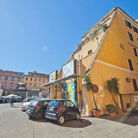 Porta Portese Colorful Flat 公寓