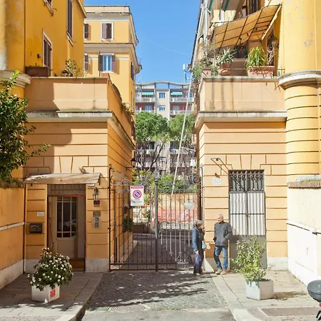 Porta Portese Colorful Flat 公寓